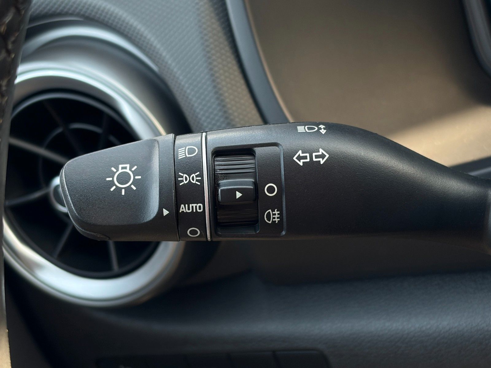 Fahrzeugabbildung Hyundai KONA E Select SHZ LHZ ACC LKA LFA Navi CarPlay