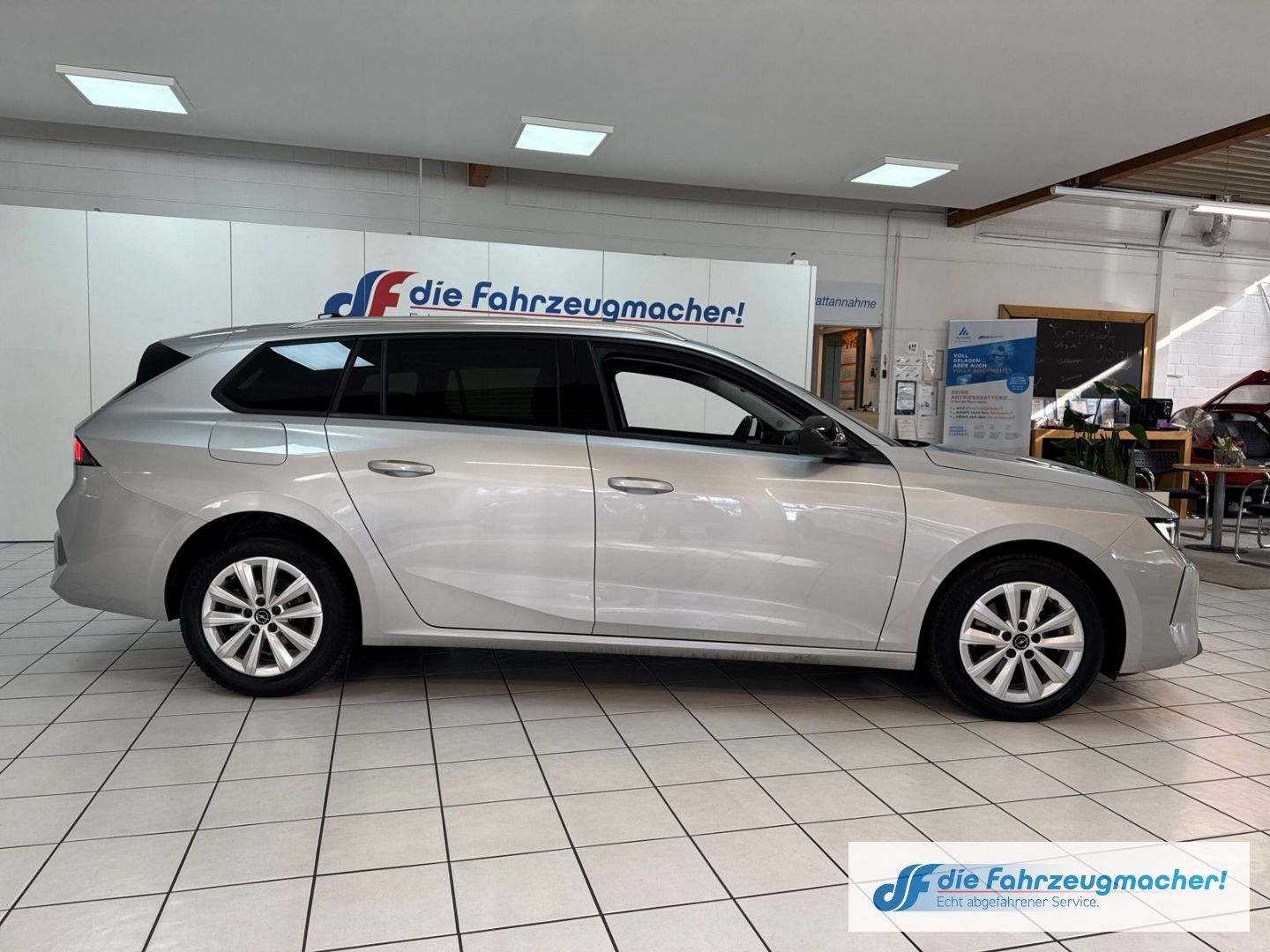 Fahrzeugabbildung Opel Astra L Sports Tourer Elegance Navi LED Apple Ca