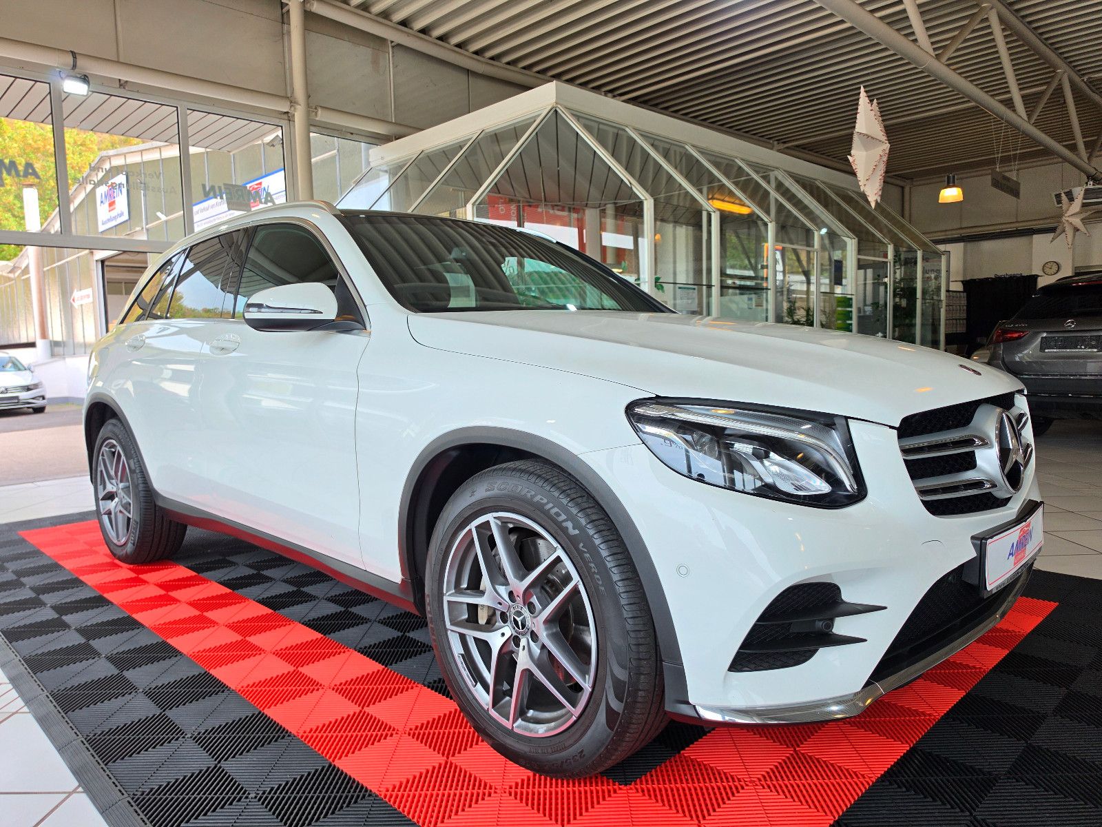 Mercedes-Benz GLC 250 4Matic AMG Line+KEYLESS GO+KAMERA+NAVI+