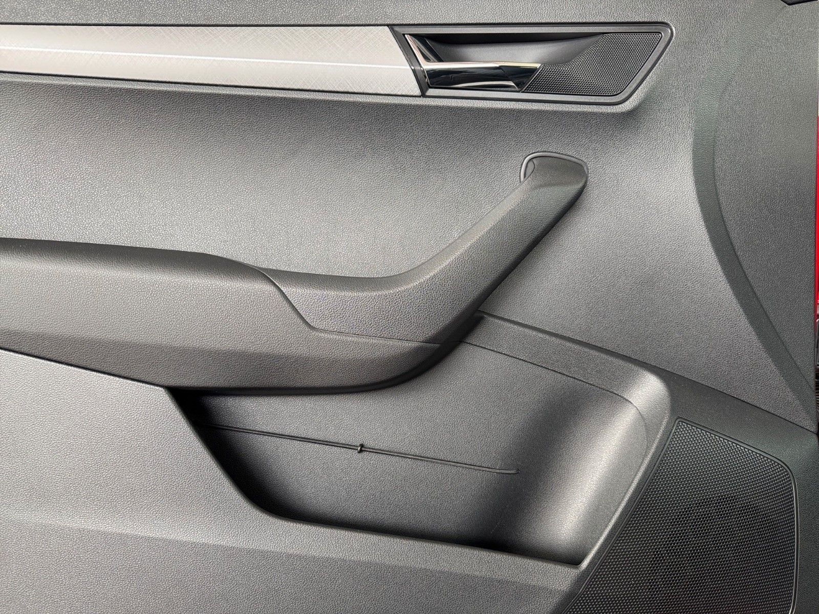 Fahrzeugabbildung SKODA Karoq Ambition 1.0 TSI