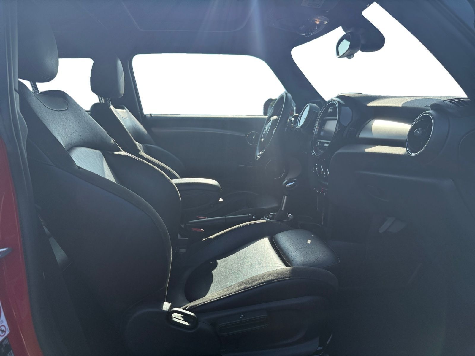 Fahrzeugabbildung MINI Cooper SD Mini Cooper SD *HEAD-UP*HARMAN*RFK
