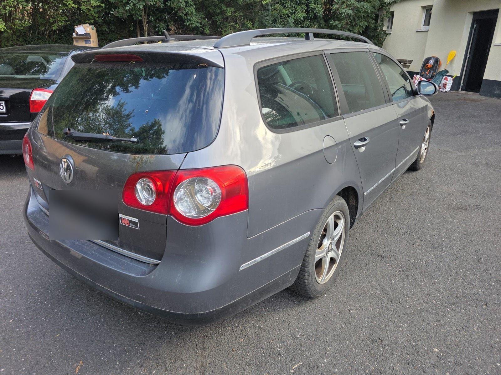 Volkswagen Passat 2006 — rear view