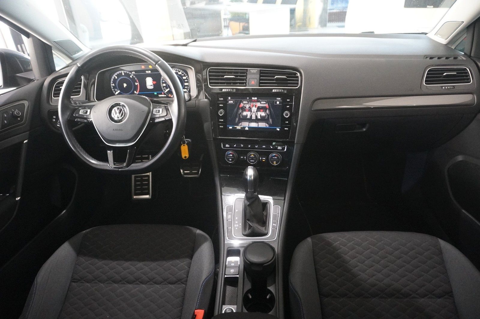 Fahrzeugabbildung Volkswagen Golf VII Lim. 2.0D JOIN NAVI/LED/KAMERA/DYNA./SH