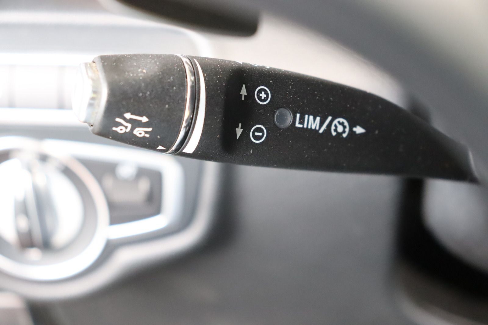Fahrzeugabbildung Mercedes-Benz V 300 d AMG 4M * DIS * 360 * Burmeister