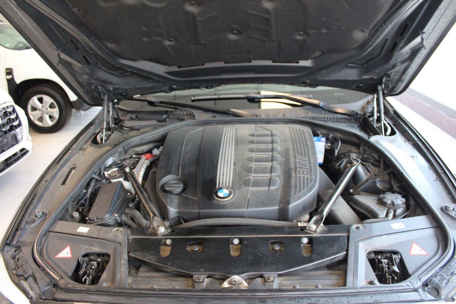 BMW 530 d Touring 245 ch • Boîte auto • 1ère Main - Cuir Dakota • Attelage • Bi-Xénon