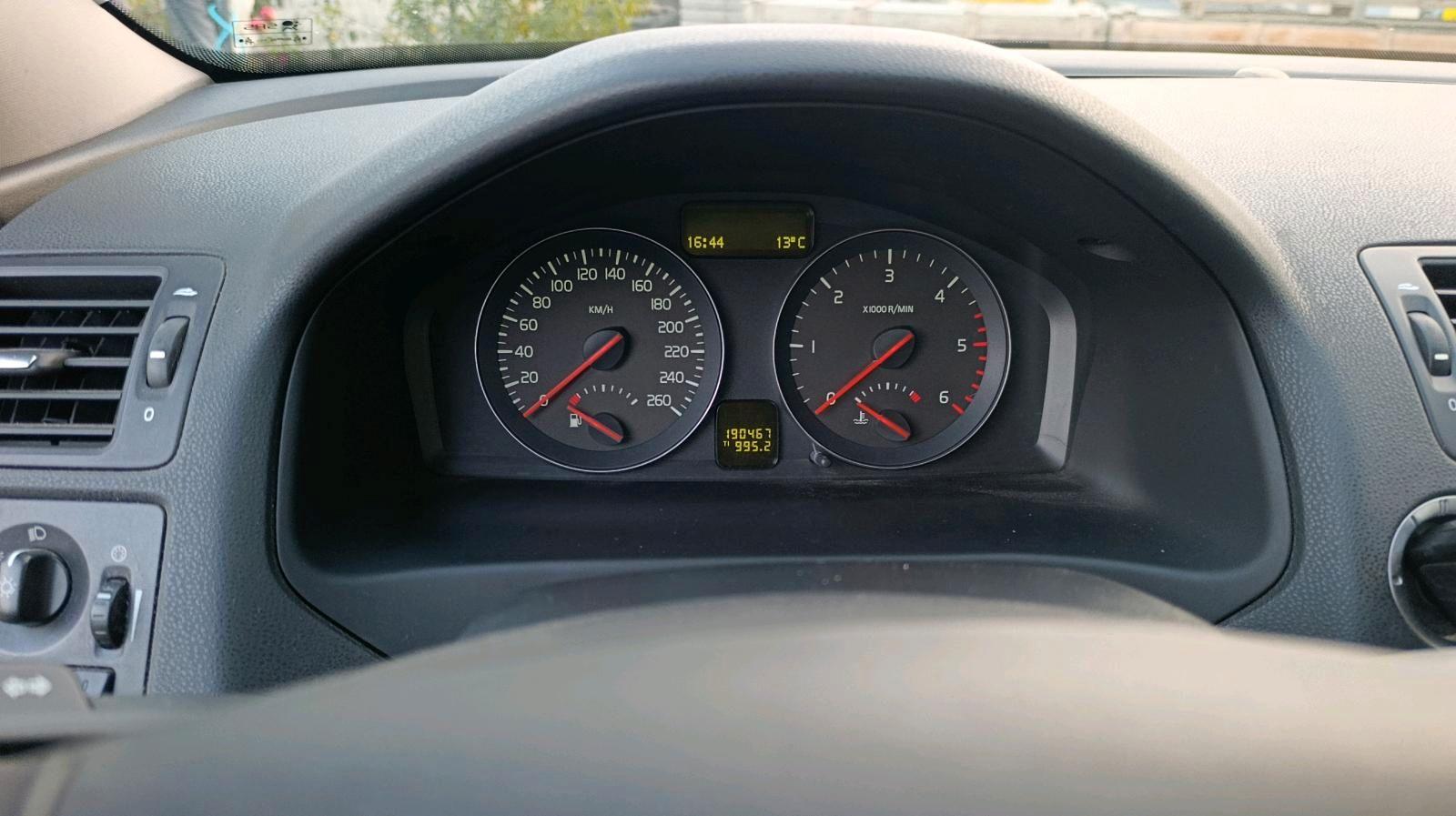 Volvo V50 2010 — photo 9
