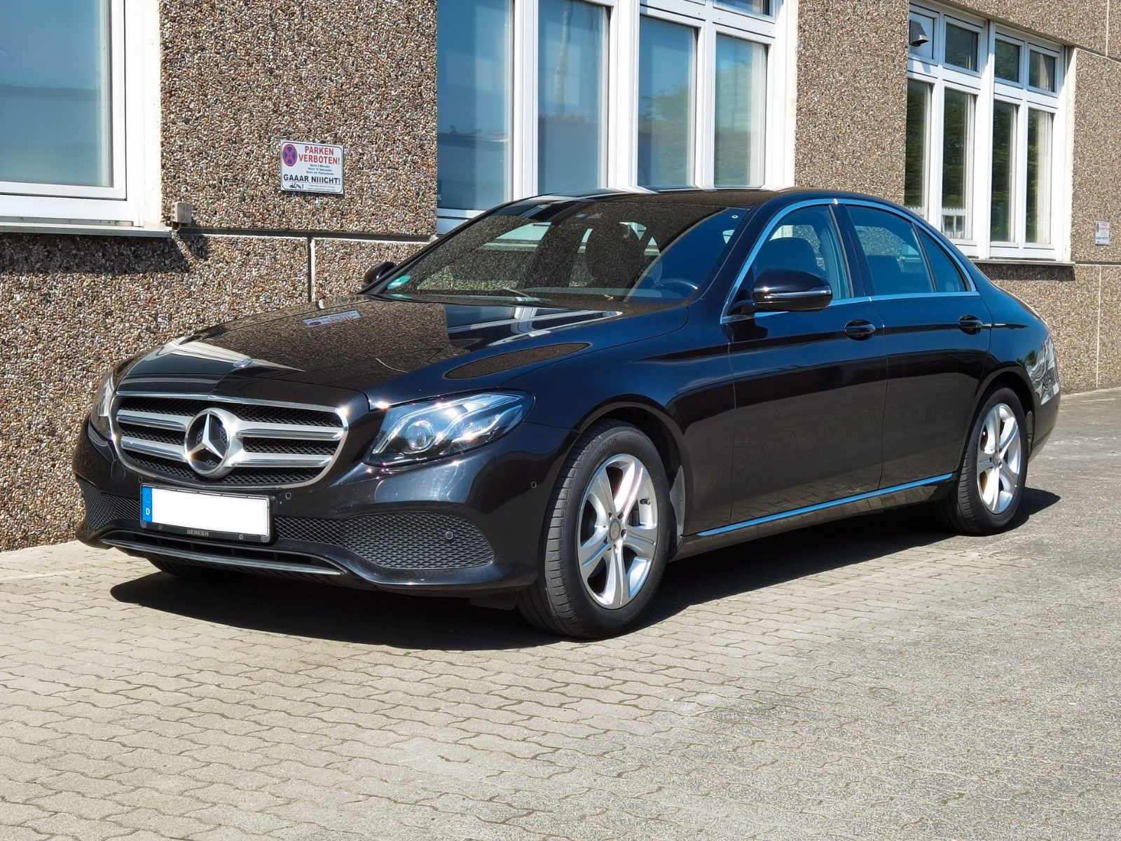 MERCEDES-BENZ E 220 d AVANTGARDE aus 2. Hand