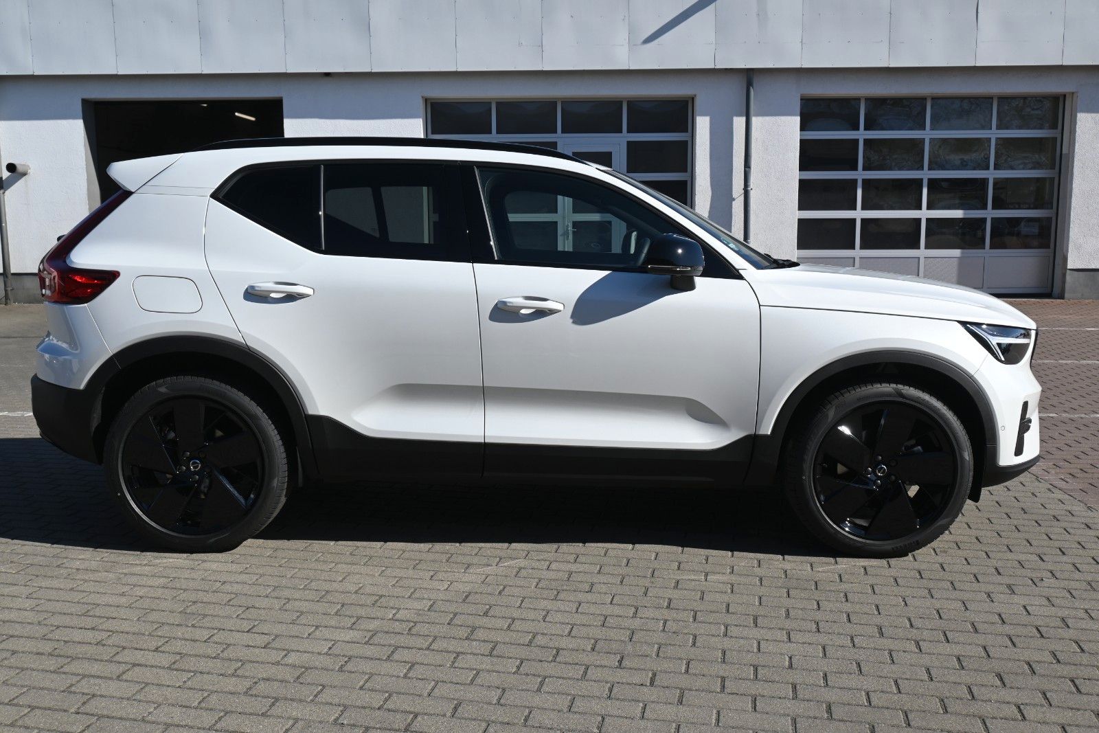 Fahrzeugabbildung Volvo XC40 B4 DKG Plus Black Edition*FSHZG*360°*ACC