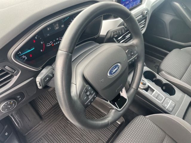 Fahrzeugabbildung Ford Focus 1.5 EcoBlue Lim. Cool & Connect Autom. Nav