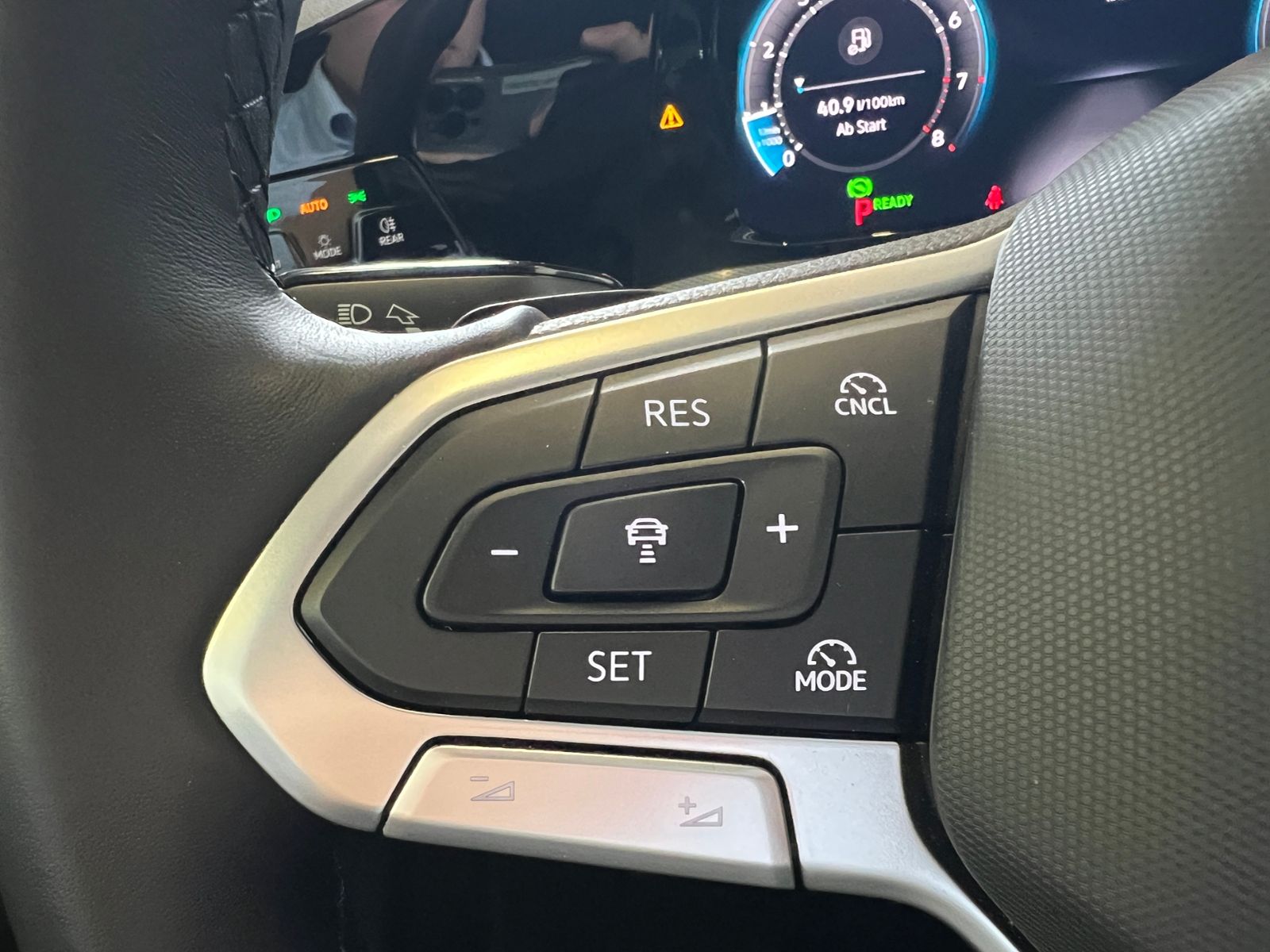 Fahrzeugabbildung Volkswagen Golf VIII GOAL 1.5 eTSI DSG *AHK,LED,ACC,Navi,Ka