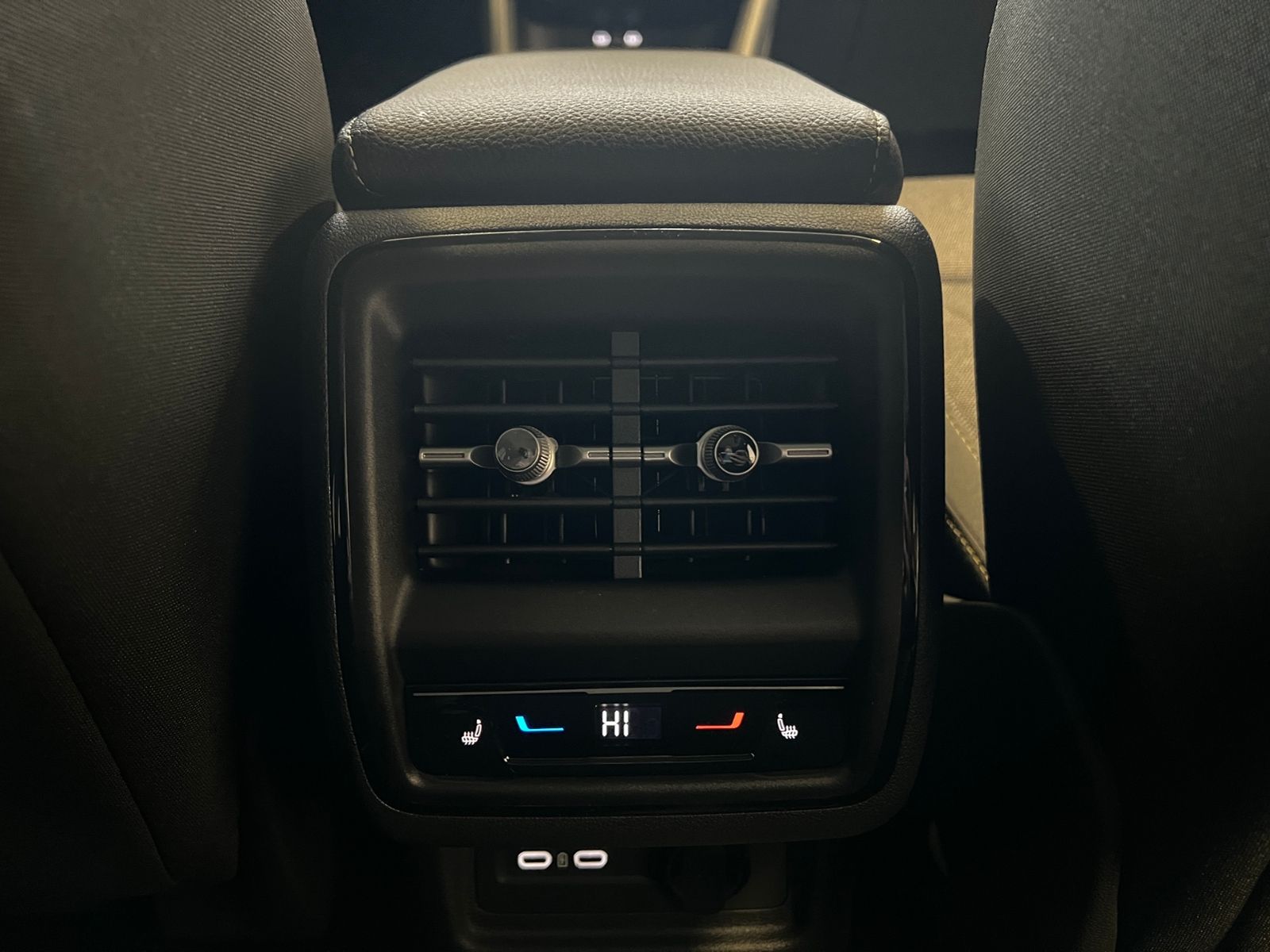 Fahrzeugabbildung SKODA Kodiaq Selection 2.0 TDI DSG *AHK, 7 Sitze, Pano