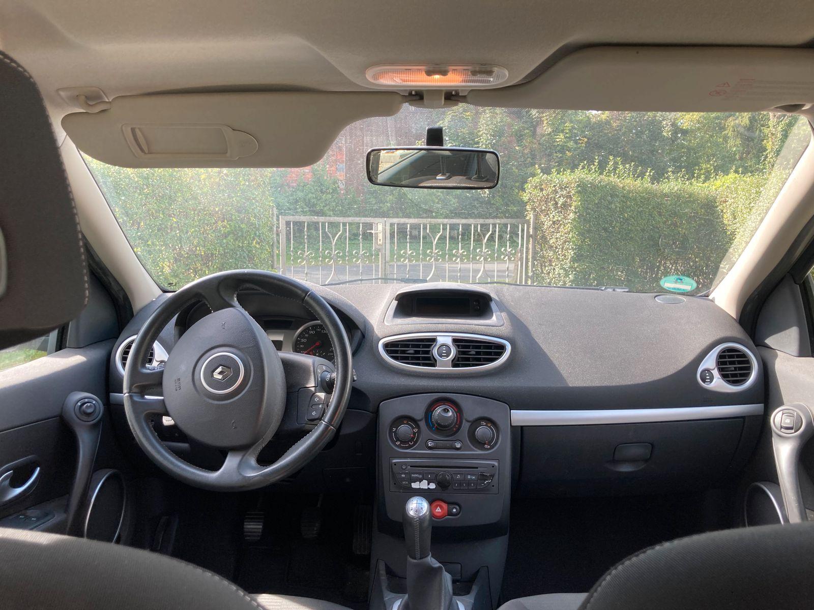 Renault Clio 2011 — photo 8