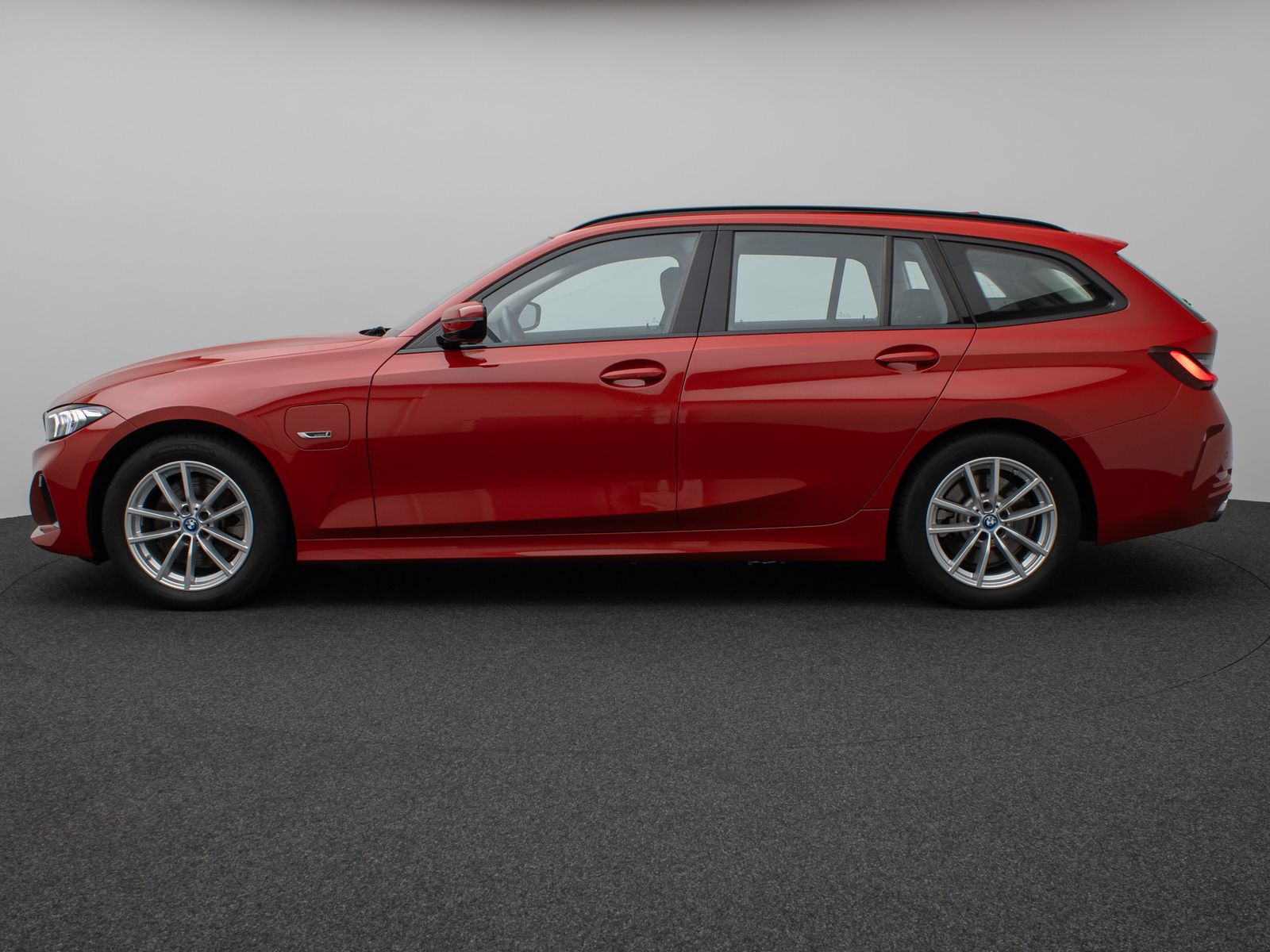 Fahrzeugabbildung BMW 330e DAB CockPit+ PDC LED Geschwindigkeitsreg.