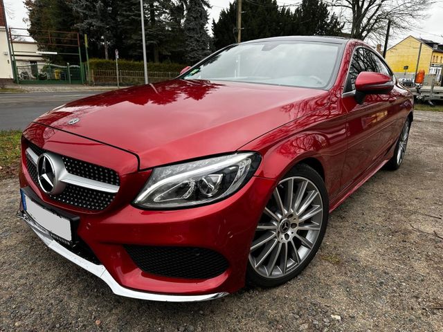 Mercedes-Benz C 180  Coupe + AMG Line + Alcantara