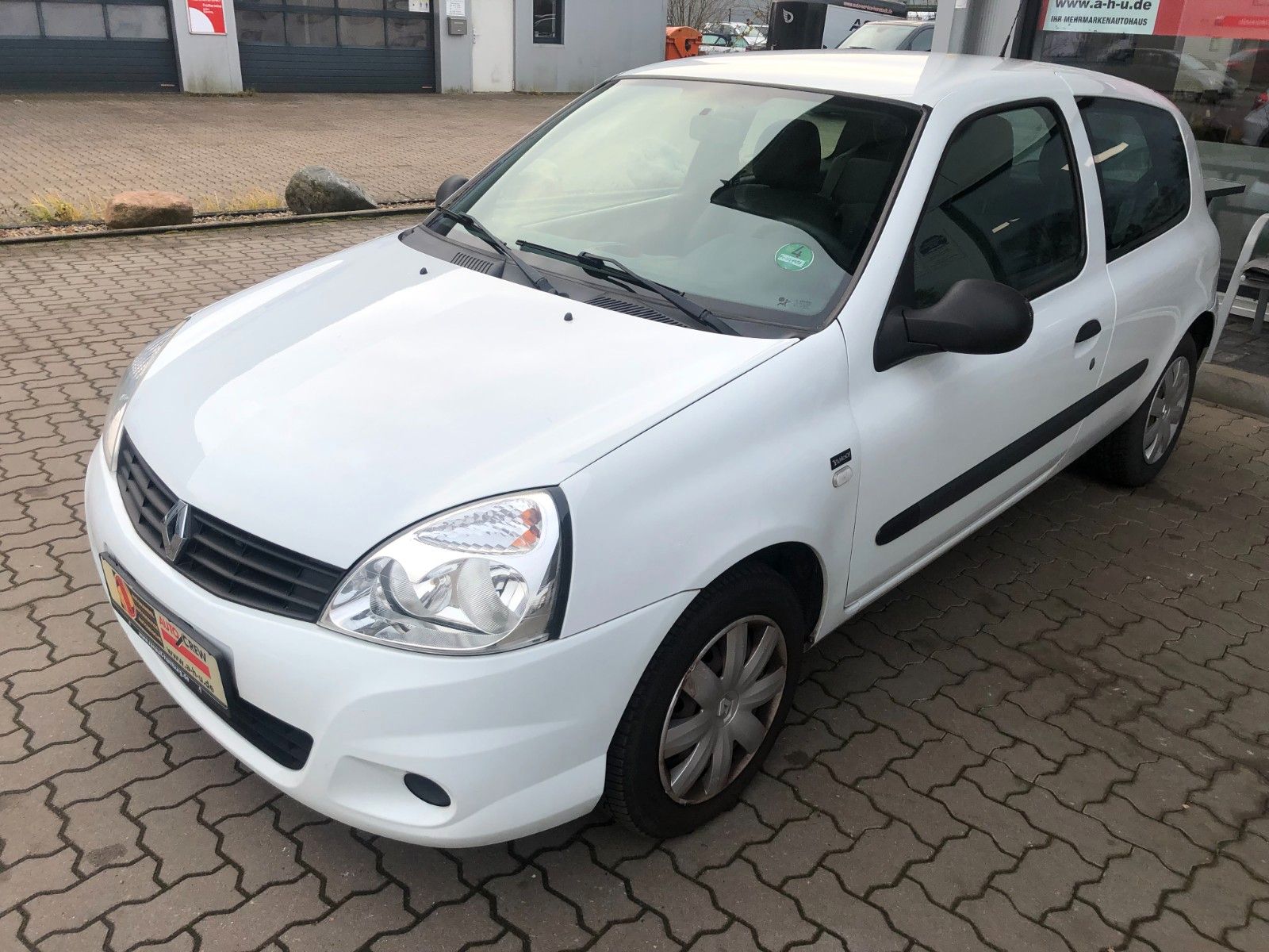 Fahrzeugabbildung Renault Clio II Campus YAHOO! 1.Hand TÜV 11/2027!!!