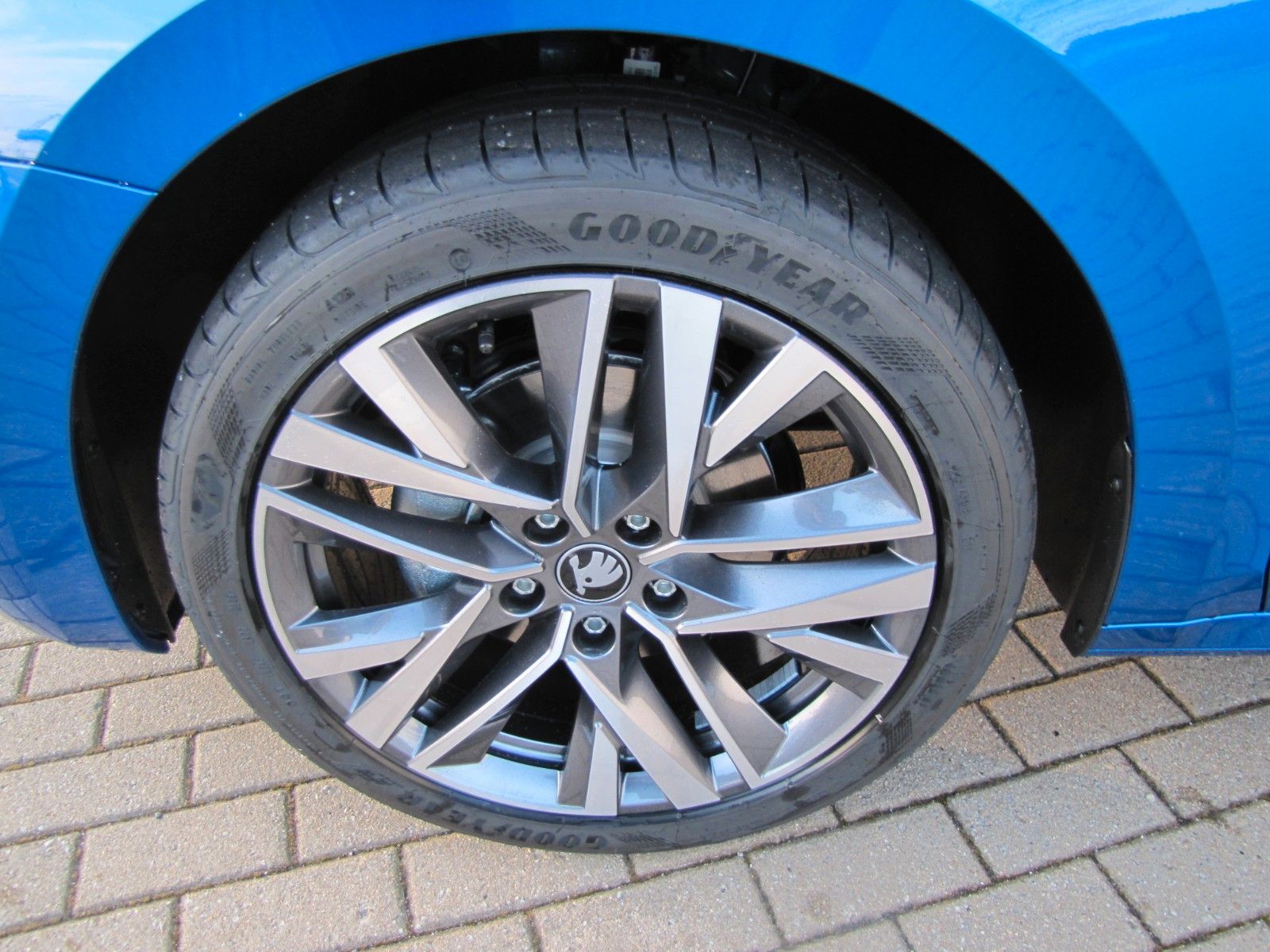 Fahrzeugabbildung SKODA Octavia Combi Tour 2.0 TDI 150PS DSG