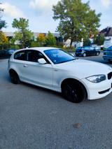 BMW 116d -2010 - BMW 116 aus 2010 mit Diesel-Antrieb: Limousine