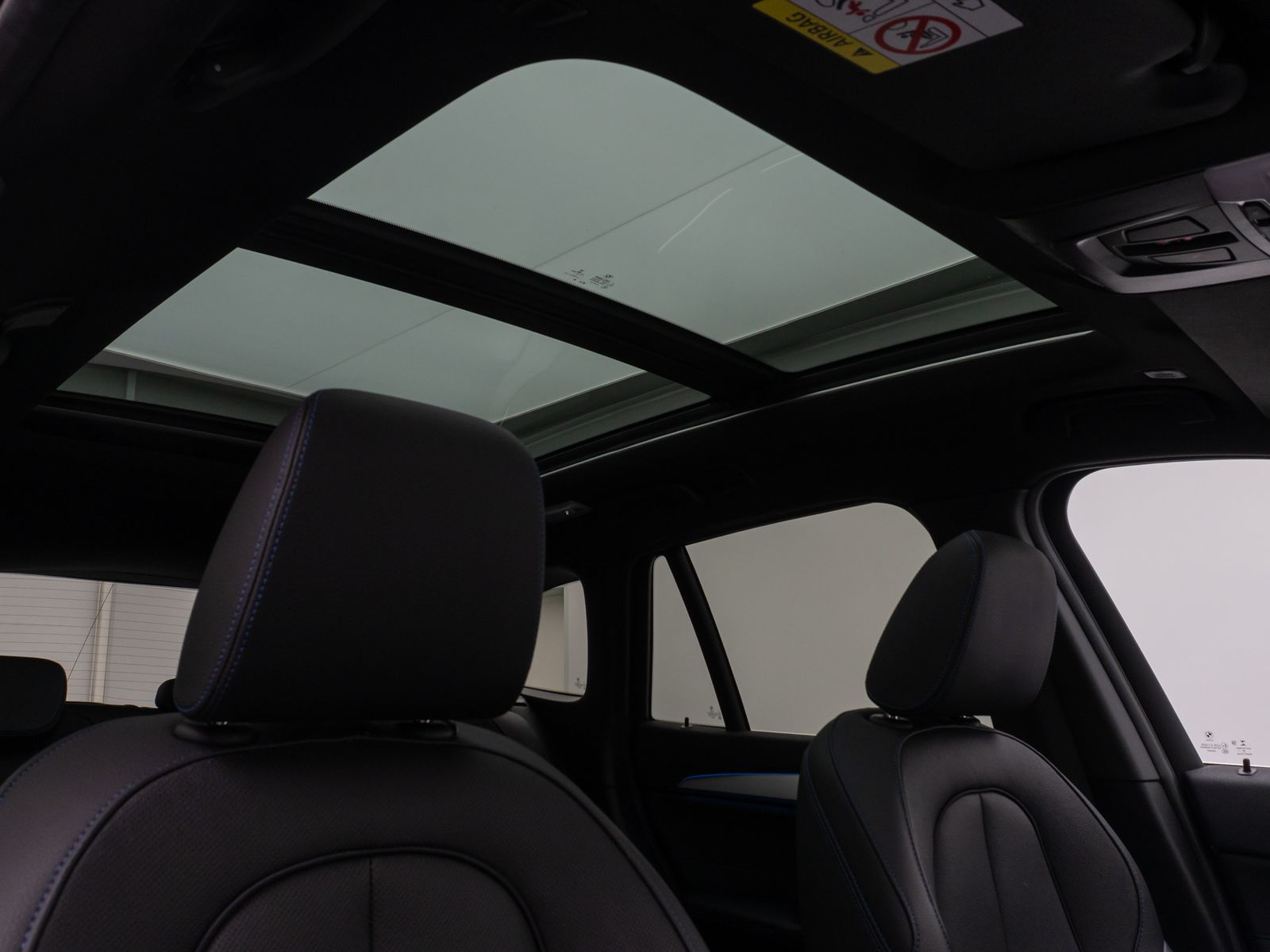 Fahrzeugabbildung BMW X1 xD25e M Sport Panorama Kamera HUD H/K Komfort