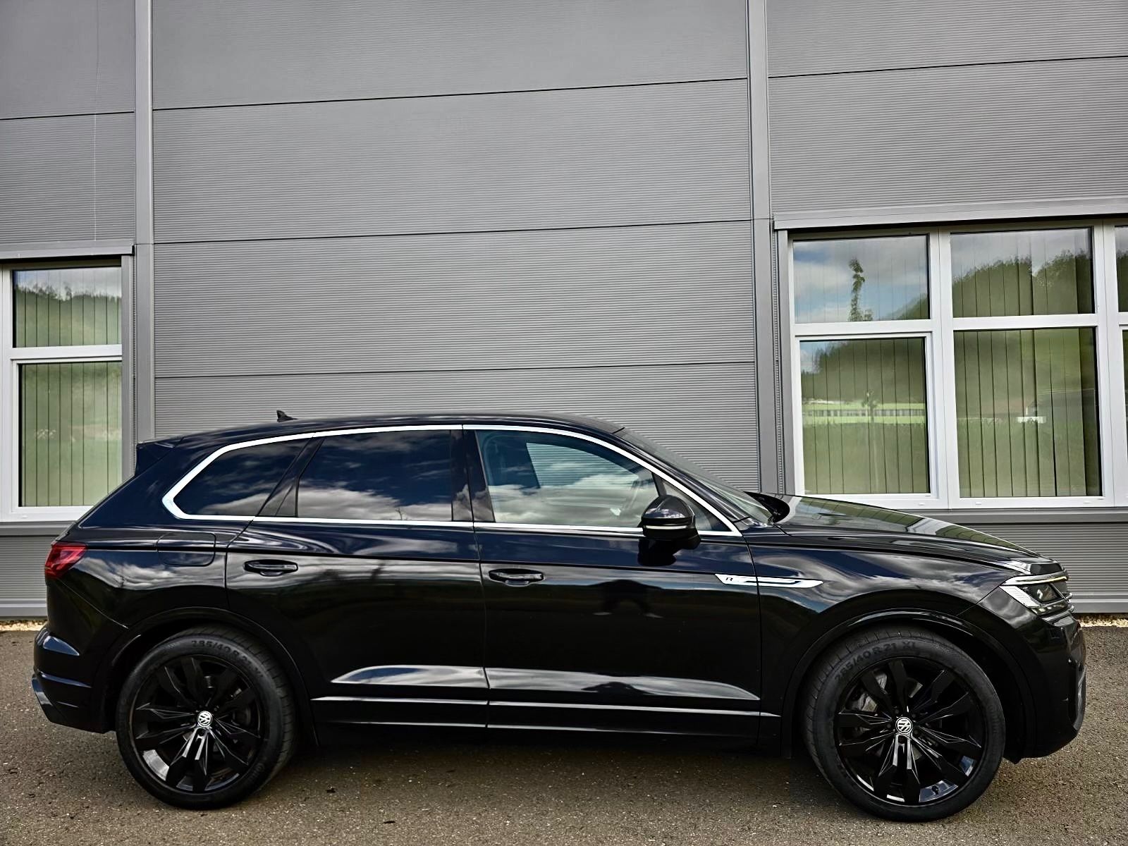 Volkswagen TOUAREG, R-LINE, FULL OPTIONS, AHK, 21 ALU !* imagem 2