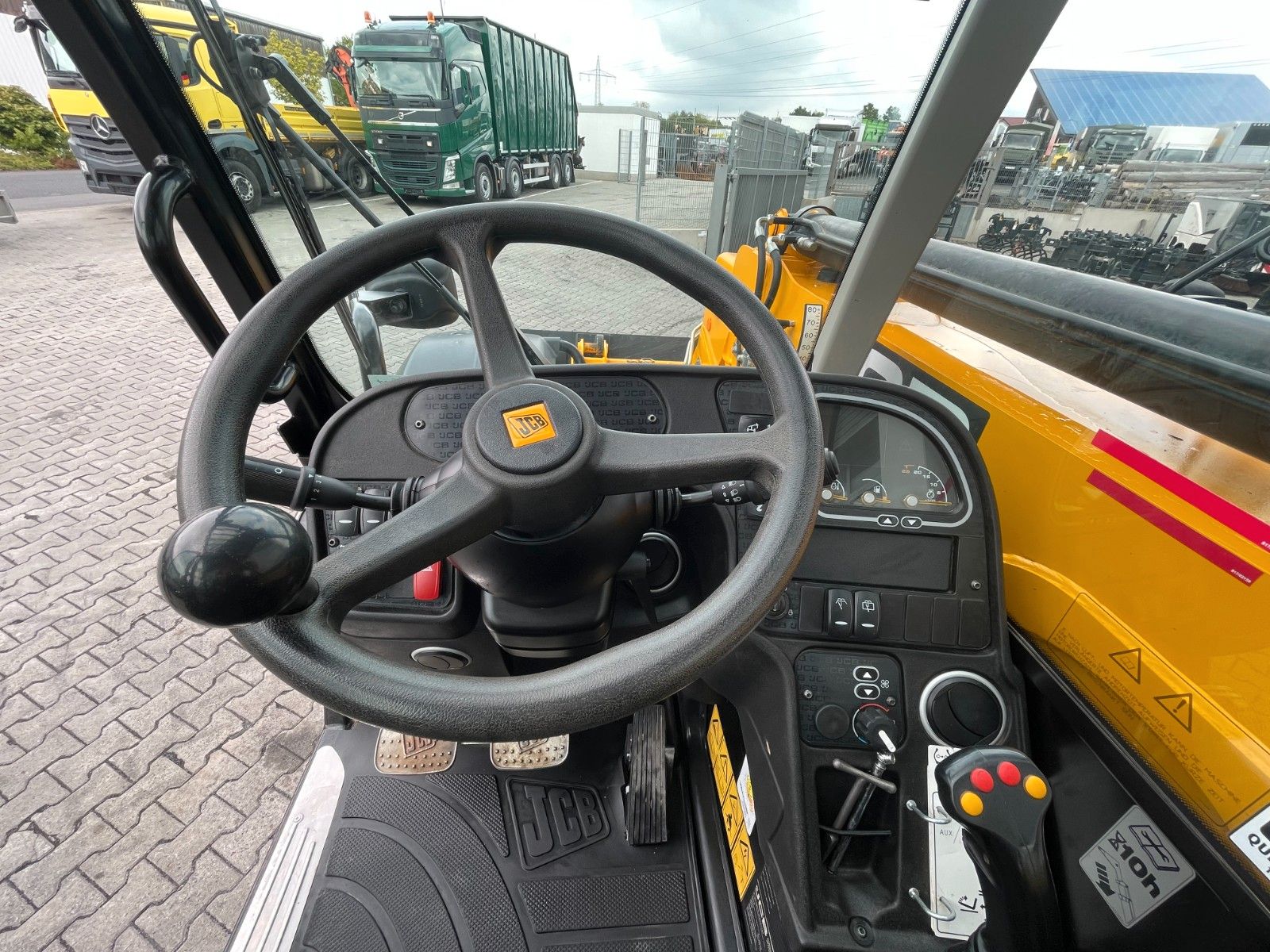 Fahrzeugabbildung JCB 535-95 / nur 1.354h / Palettengabel & Schaufel - mit KI generiert/bearbeitet