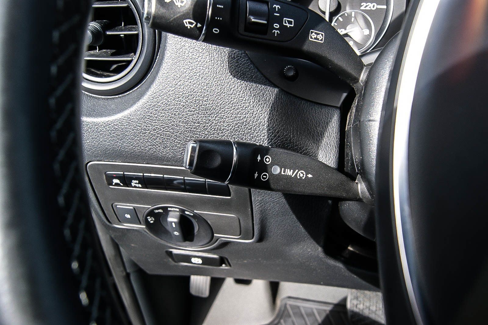 Fahrzeugabbildung Mercedes-Benz Vito Kasten 114 CDI lang Aut LED KAMERA PARKASSI