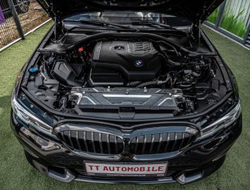 Fahrzeugabbildung BMW 330i Lim. Sport Line|KAMERA|AUTOMATIK|DISPLAYKEY