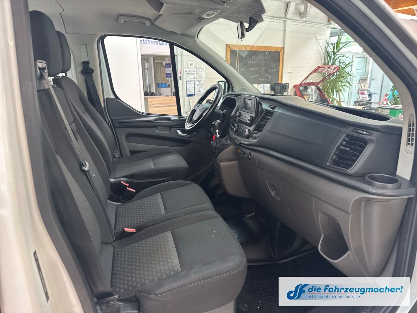 Fahrzeugabbildung Ford Transit Custom 320 L2 Trend 2.0 TDCi EU6d-T Dyn.