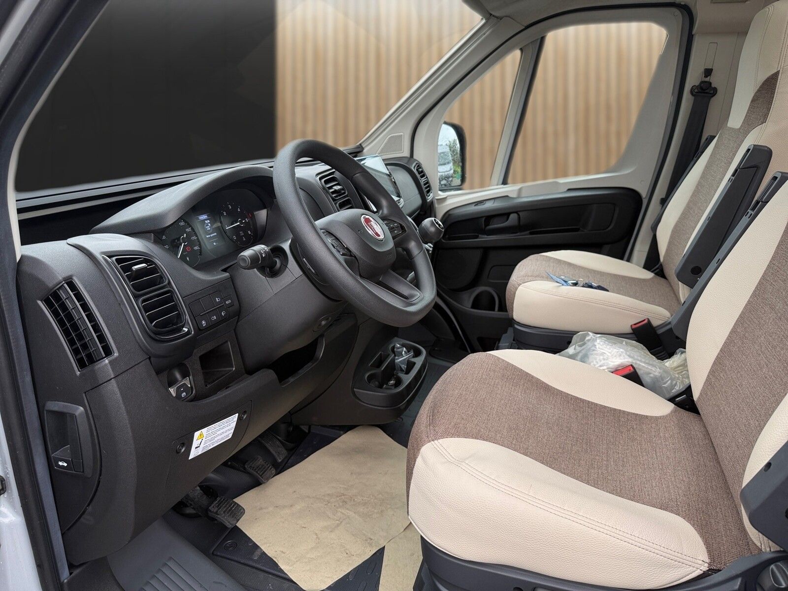 Fahrzeugabbildung Eura Mobil Van V 635 HB 6KW Heizung, Radio DAB, RFK