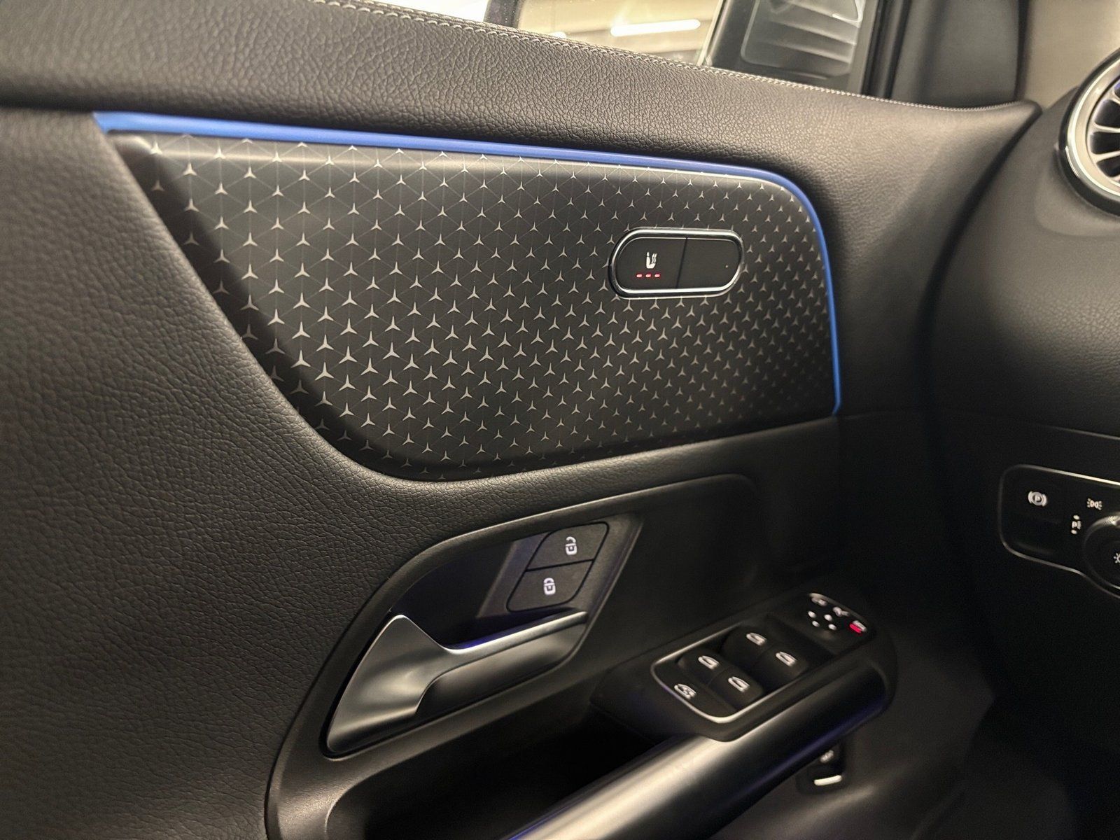 Fahrzeugabbildung Mercedes-Benz GLA 180 Progressive*AHK*Distro*Totwink*Multibeam
