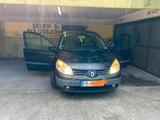 Renault Senic - Renault Scenic aus 2006 mit Diesel-Antrieb
