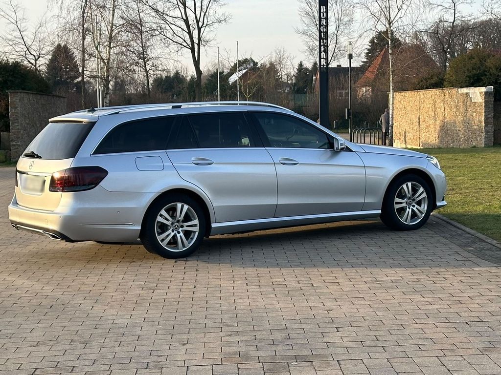 Image of Mercedes-Benz E 220