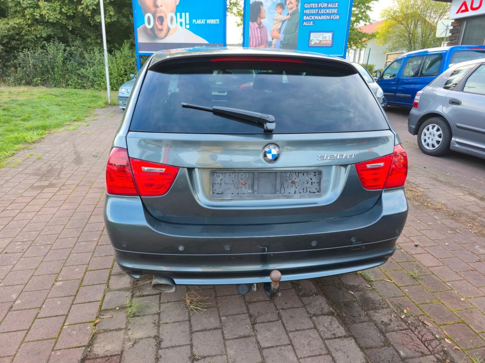 BMW 320 2011 — photo 10