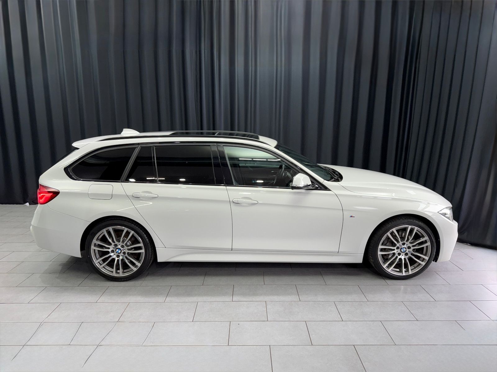 Fahrzeugabbildung BMW 340i Touring xDrive M Sport |H/K|HuD|AHK|PANO