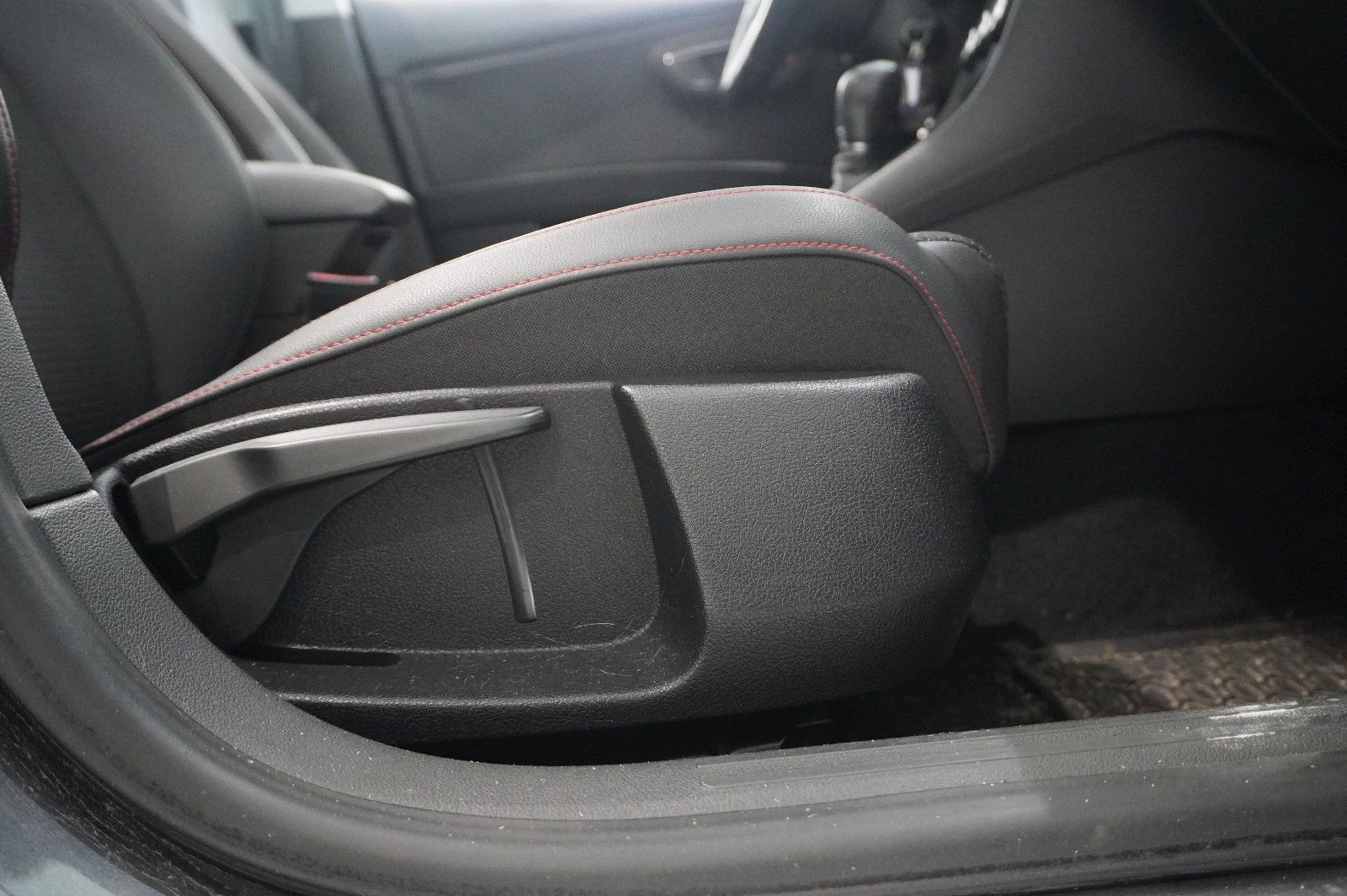 Fahrzeugabbildung SEAT Leon ST 1.4 TSI FR SPORT DSG KLIMA/PDC/TEMP/PANO