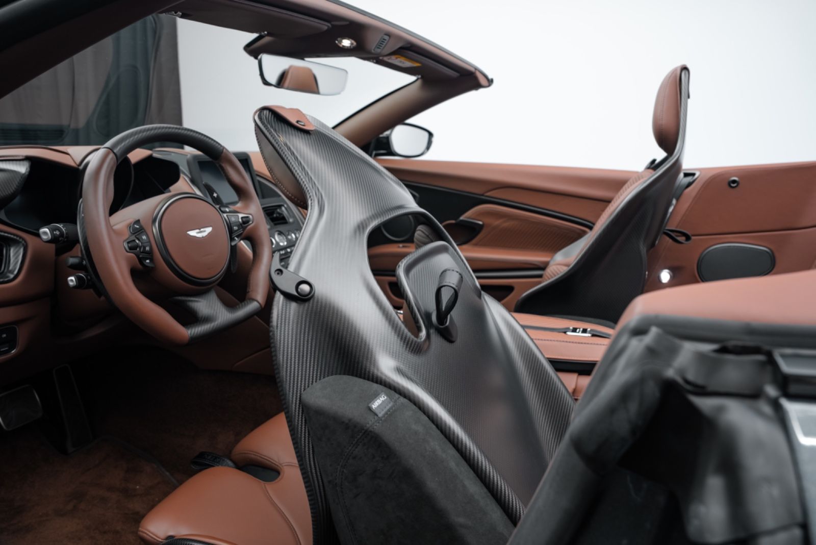 Fahrzeugabbildung Aston Martin DBS 770 Ultimate Volante 1 OF 199/CARBON/BUCKET