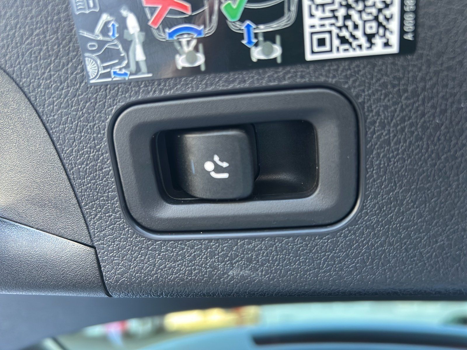 Fahrzeugabbildung Mercedes-Benz CLA220d SB Night DISTRO KeyGo AHK el.Heckkl MLED