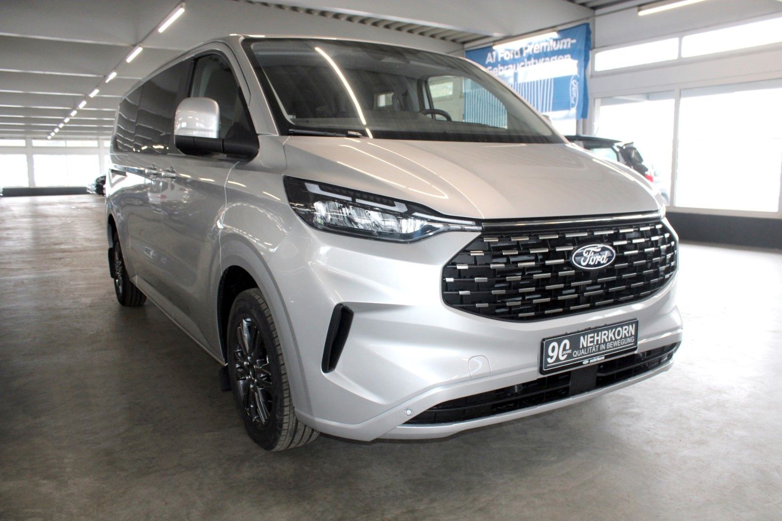 Fahrzeugabbildung Ford Tourneo Custom L2 8-Sitz Titanium Aut. LED STDHZ