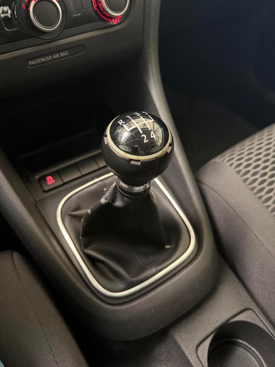 Volkswagen Golf 2010 — photo 17
