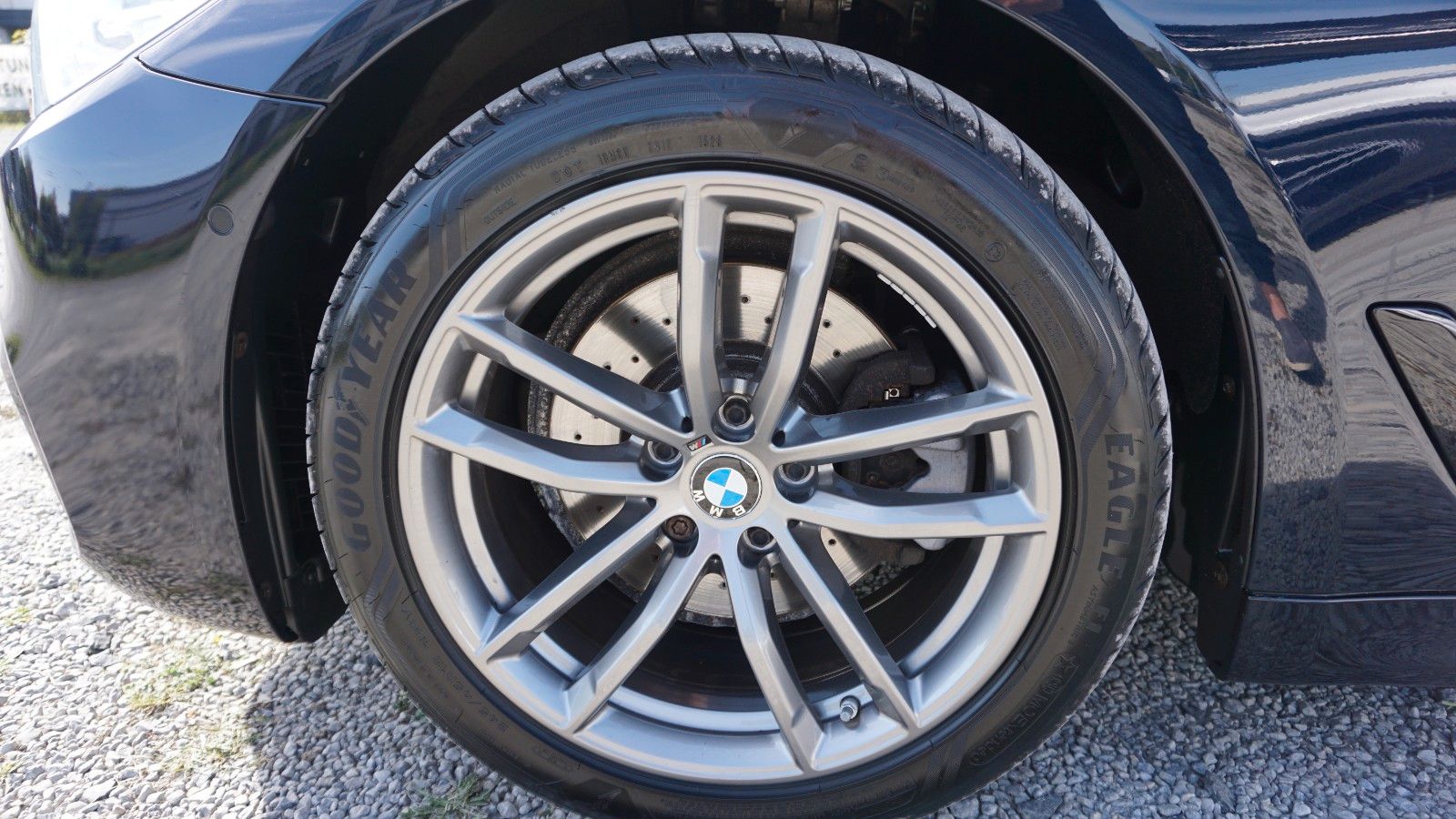 Fahrzeugabbildung BMW 520d xDrive Touring M Sport Navi,LED,Kamera,SH