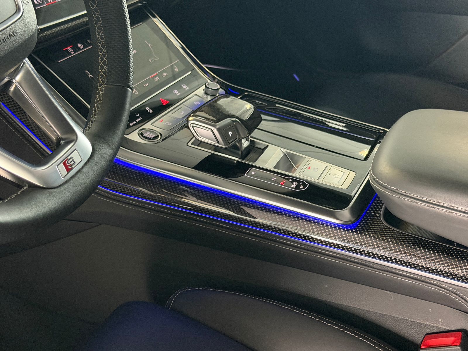 Fahrzeugabbildung Audi Q8 50 TDI Quattro/COMPETITION-PLUS/CARBON/VOLL