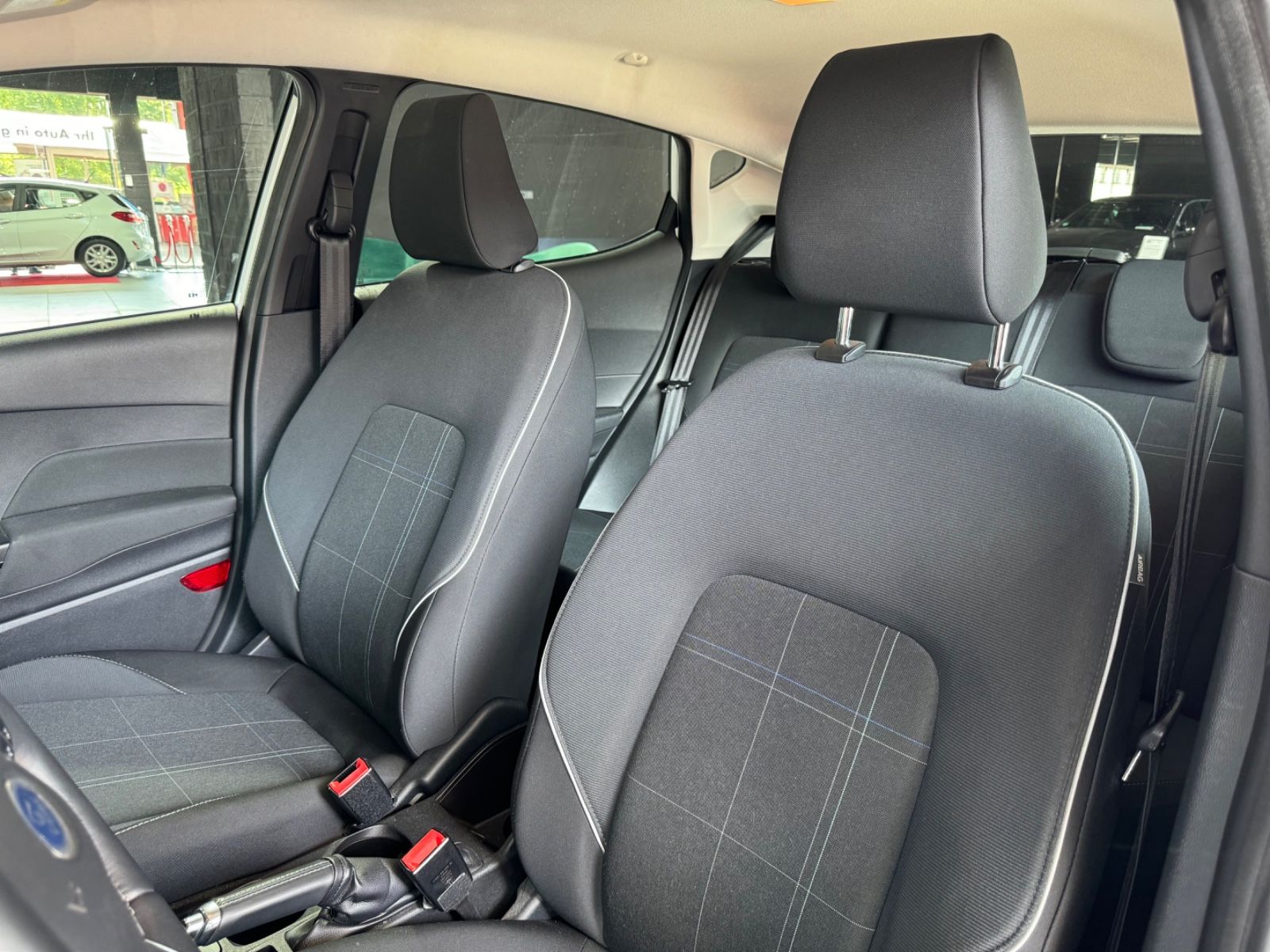 Fahrzeugabbildung Ford Fiesta Cool & Connect/APPLE/8-FACH/SZHZ/