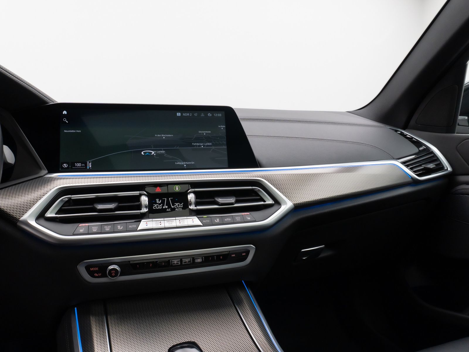 Fahrzeugabbildung BMW X5 xD45e M Sport Panorama 360° HUD DAB HiFi 21"