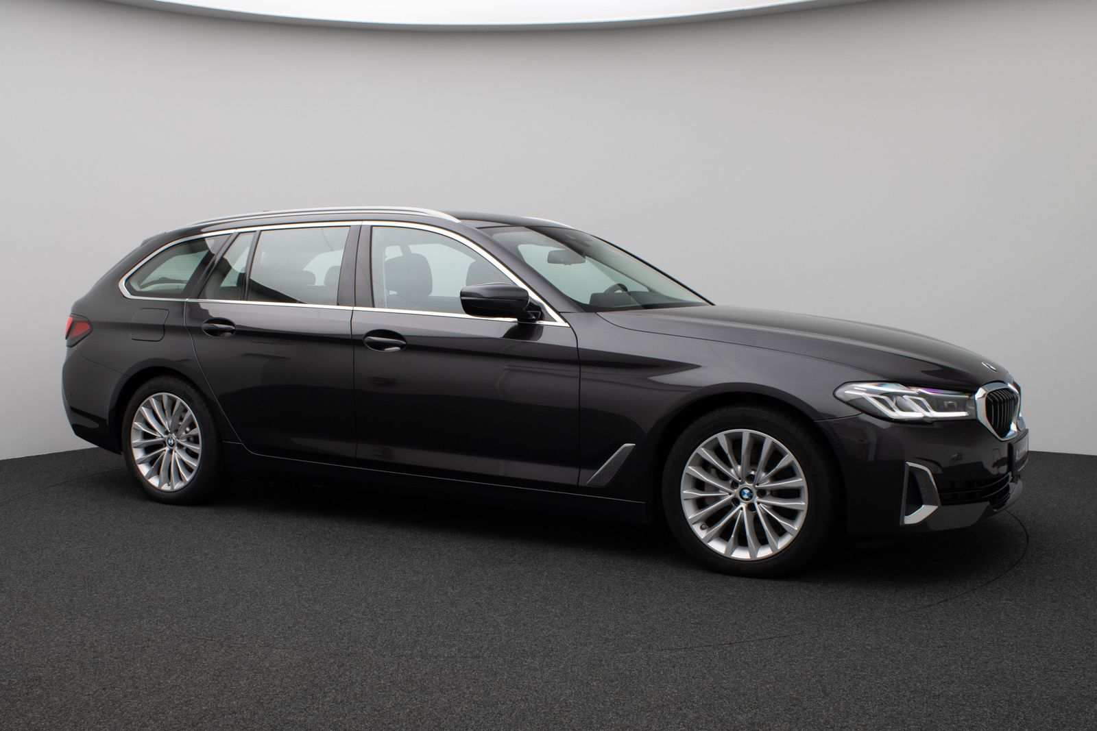 Fahrzeugabbildung BMW 530e  Luxury Line Kamera Laser HUD HiFi Komfort