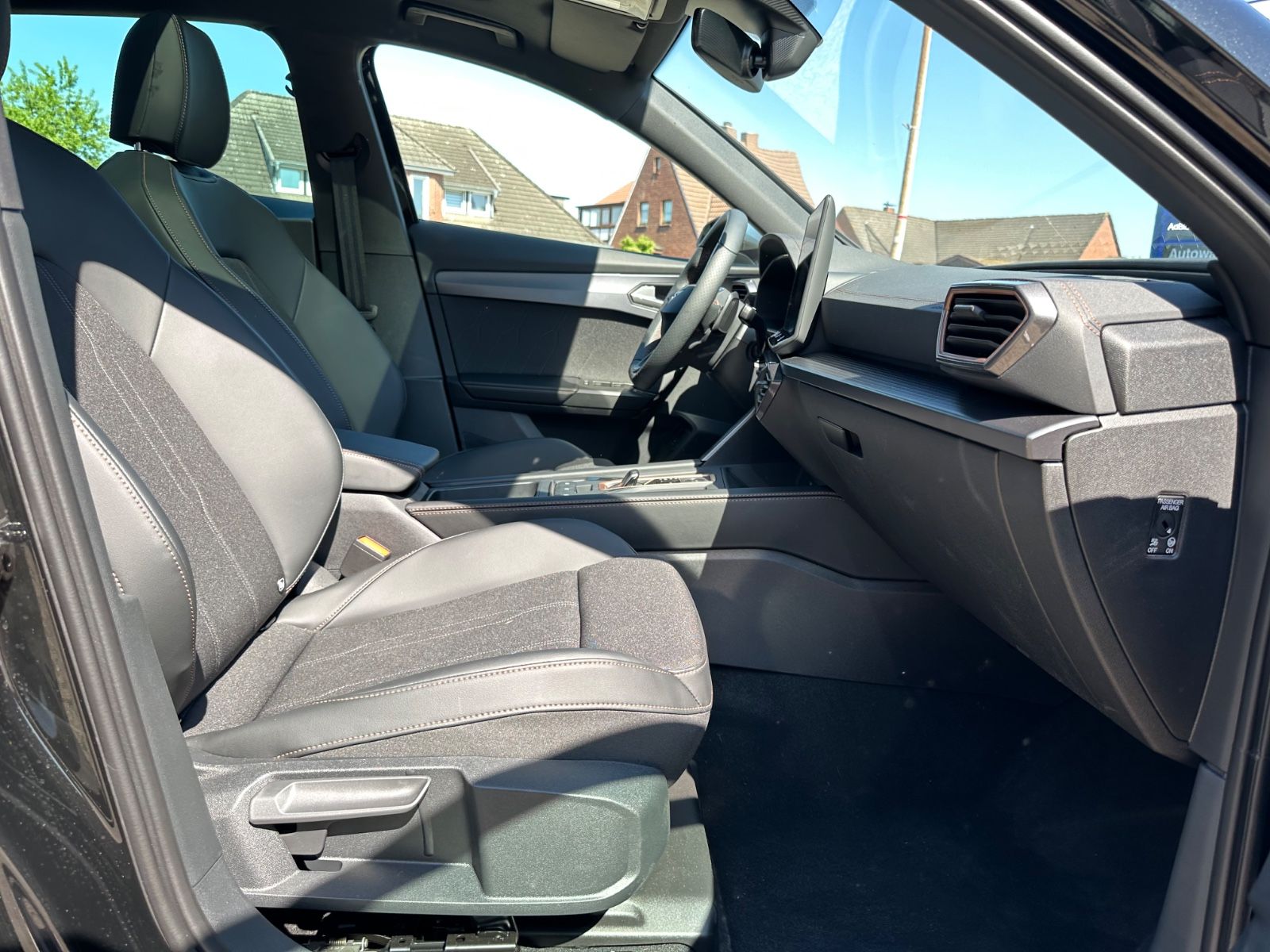Fahrzeugabbildung CUPRA Formentor 1.5 eTSI DSG Pano/AHK/Navi/ACC/LED