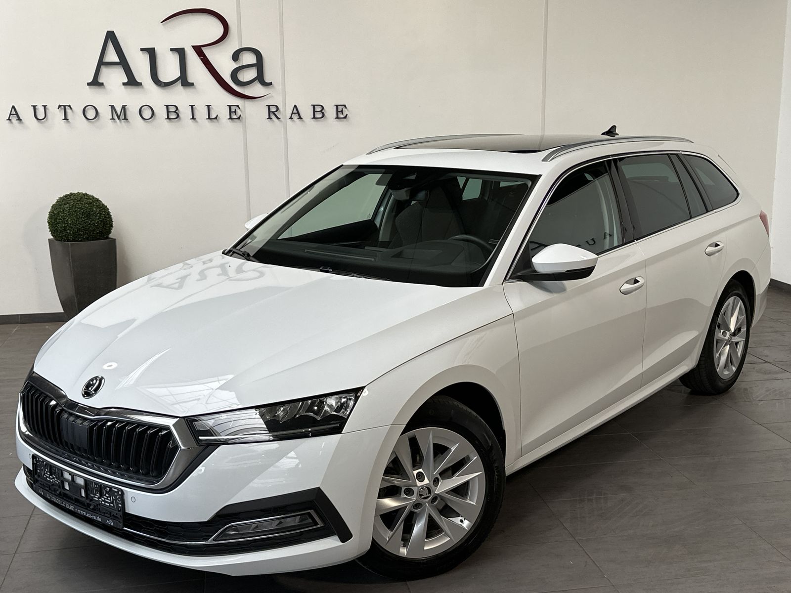 Fahrzeugabbildung SKODA Octavia Combi 2.0 TDI DSG NAV+LED+AHK+PANO+CANTO