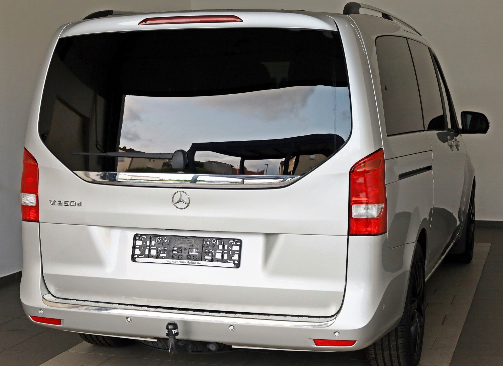 Fahrzeugabbildung Mercedes-Benz V 250d EDITION lang Sport/Park Paket,Navi,SH,AHK