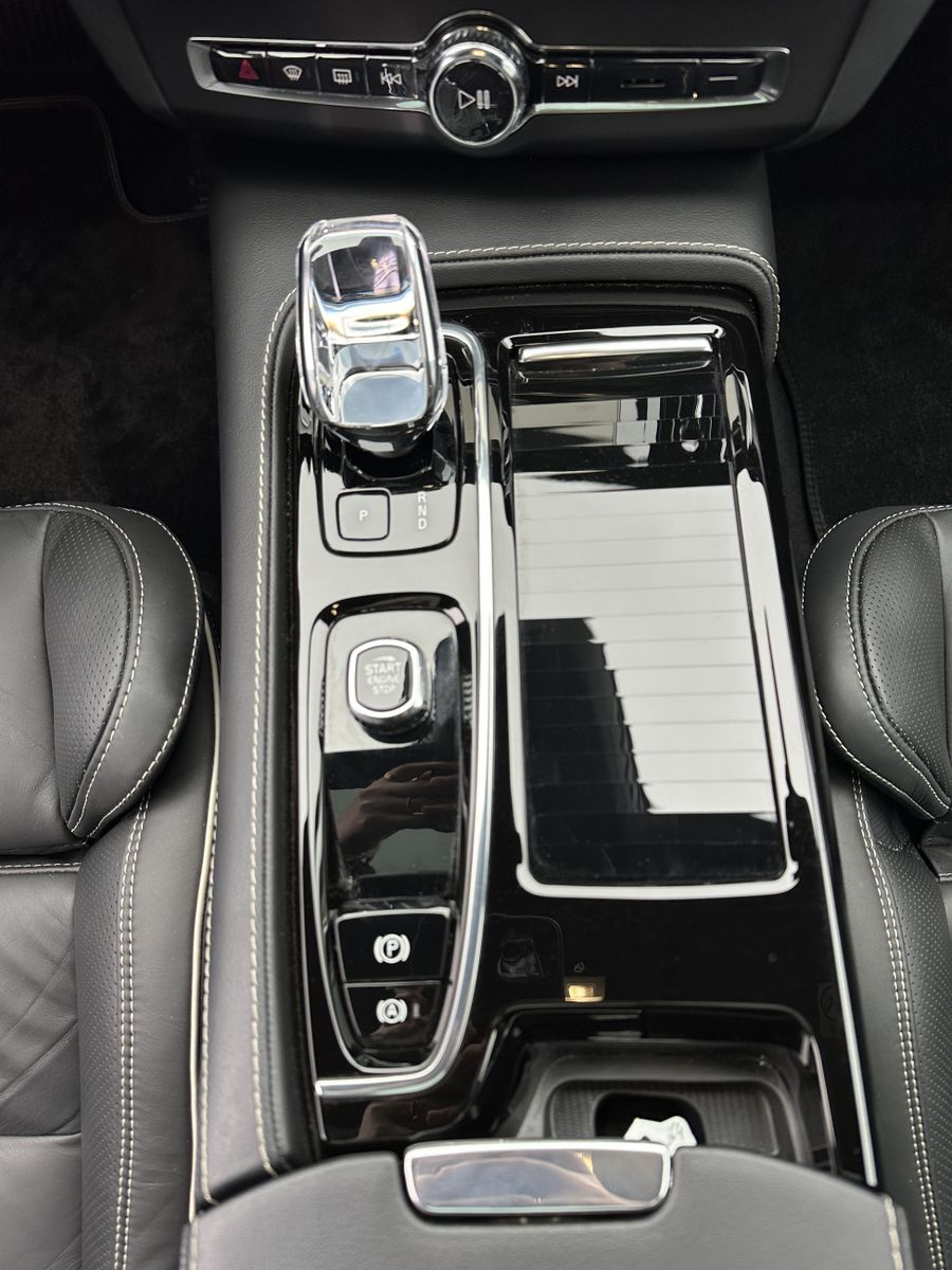 Fahrzeugabbildung Volvo V90 T6 Recharge AWD Plus Dark NAV+LED+AHK+PANORA