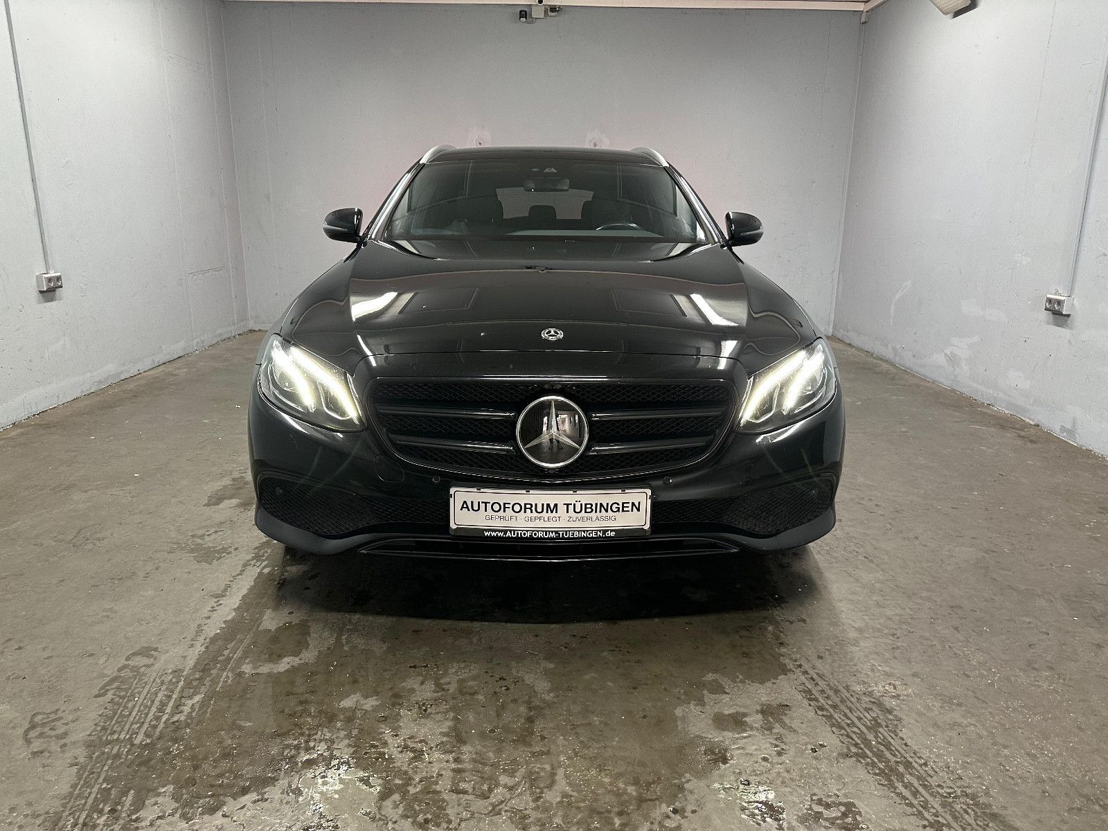 Fahrzeugabbildung Mercedes-Benz E 220 d 4MATIC T Autom.*AVANTGARDE*DISTRO*KAMERA