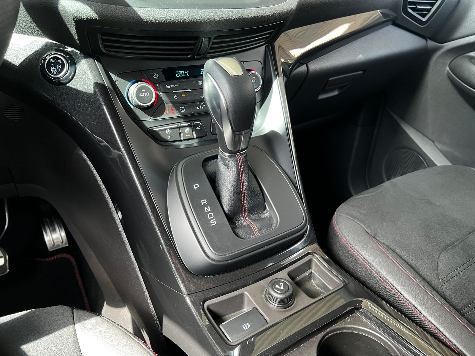 Fahrzeugabbildung Ford Kuga ST-Line Allrad RFK NAVI ALU
