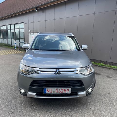 Mitsubishi Outlander Diamant Edition 4WD *Autom*8x Bereift